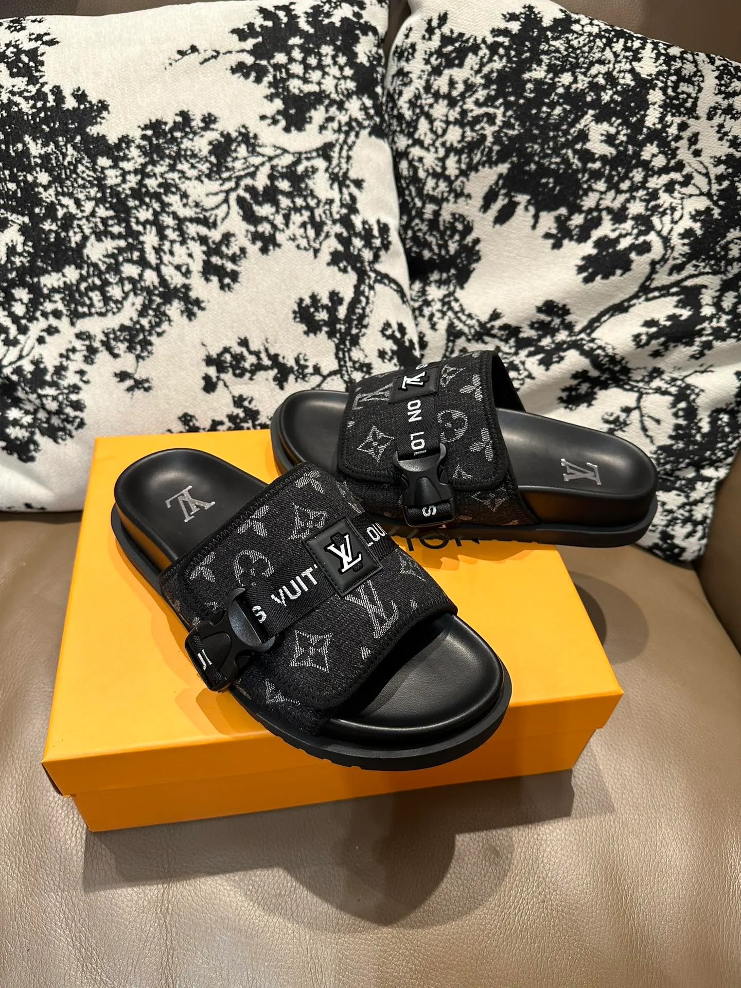 Men's shoes 💰360💰 LV buckle and Velcro, cowhide surface, sheepskin lining, size 36-46